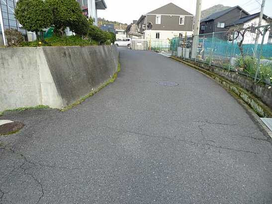 【前面道路含む現地写真】