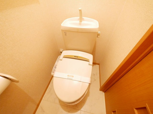 ルーナ西大寺のトイレ|ゆったりとした空間のトイレです