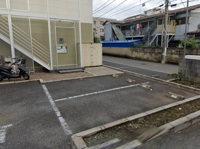 レオパレスグリーンヒルの駐車場