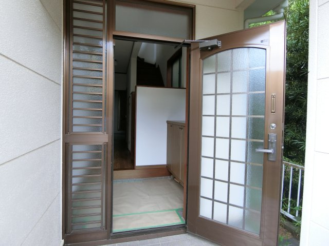 信友貸家の玄関