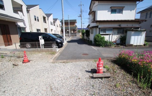 新座市大和田４丁目の売地の前面道路含む現地写真|広々とした周辺環境
