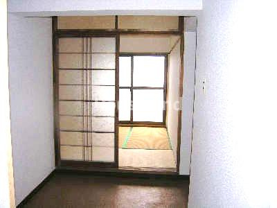 狐島興里マンションの居間・リビング