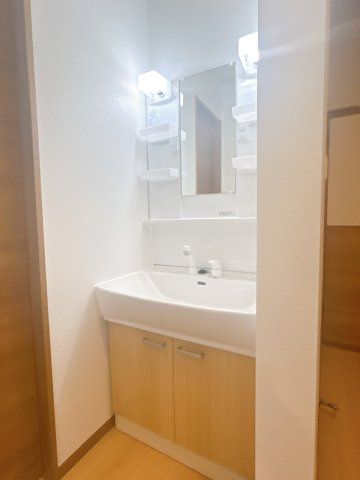 都城市高城町大井手の中古一戸建の独立洗面台