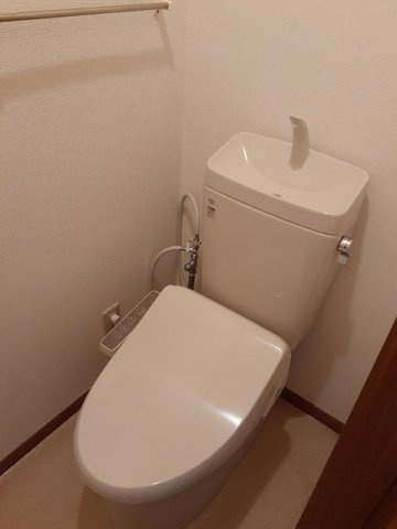 清潔感のあるトイレです