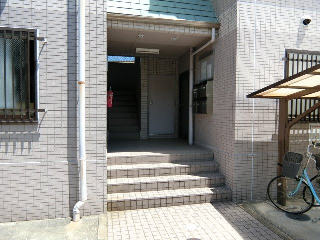 メゾン寺田のエントランス