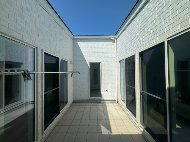 　熊谷市船木台1丁目　令和4年築　中庭平屋のバルコニー