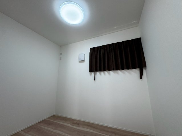 　熊谷市船木台1丁目　令和4年築　中庭平屋の洋室