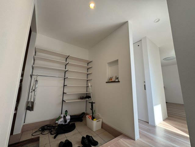 　熊谷市船木台1丁目　令和4年築　中庭平屋の玄関