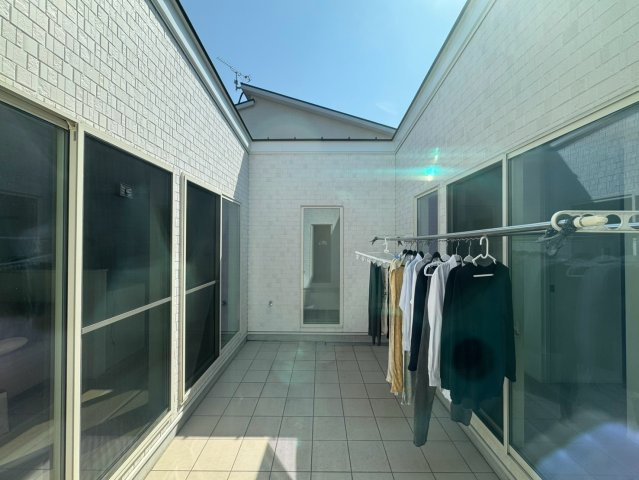 　熊谷市船木台1丁目　令和4年築　中庭平屋の庭