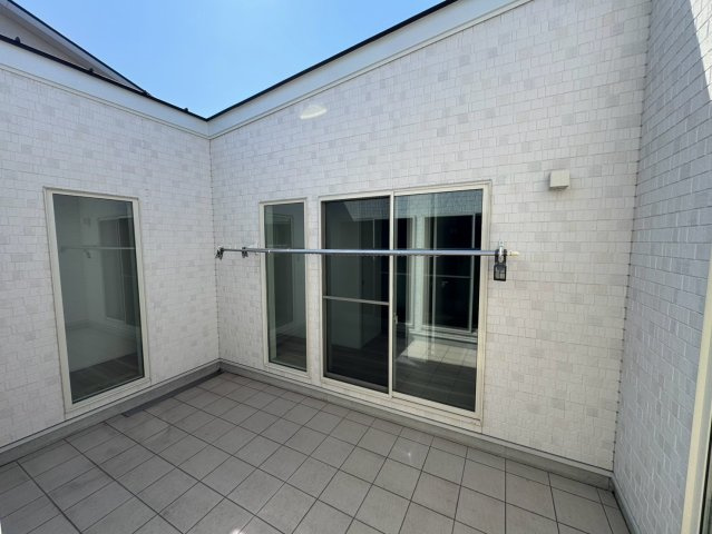 　熊谷市船木台1丁目　令和4年築　中庭平屋の庭