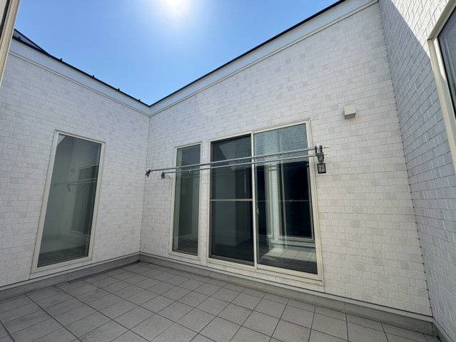 　熊谷市船木台1丁目　令和4年築　中庭平屋の外観