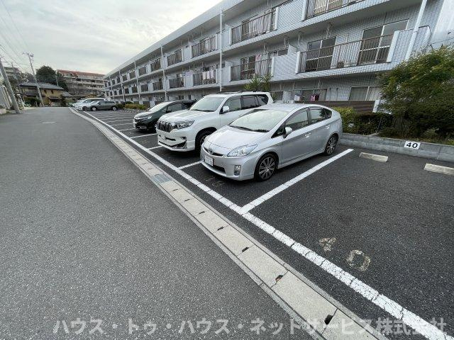INSURANCE BLDG.XVIの駐車場