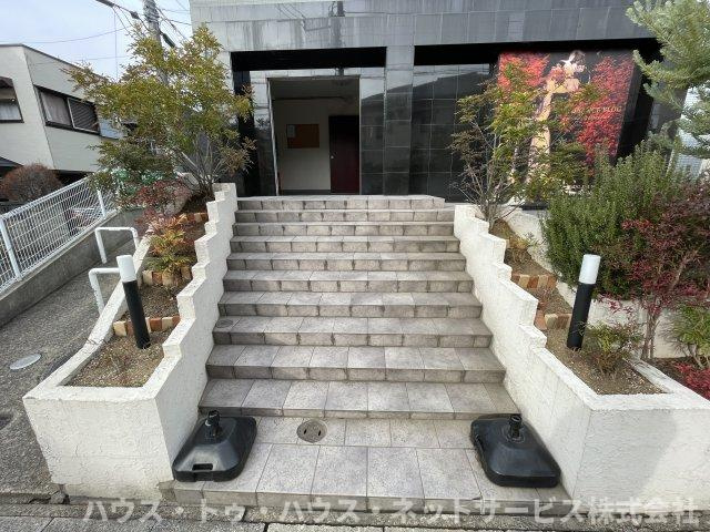 INSURANCE BLDG.XVIのエントランス