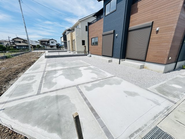 新築　高崎市下佐野町　Blooming　Garden　3号棟の駐車場|現地写真　駐車スペースは並列2台分可能です！
