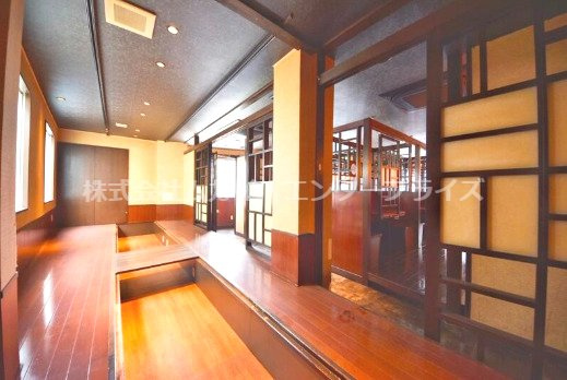 サンプラザ新石切の内装|明るい室内です