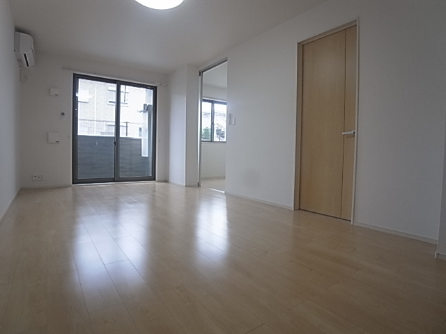 神戸市須磨区須磨浦通５丁目のアパートの居間・リビング|リビング