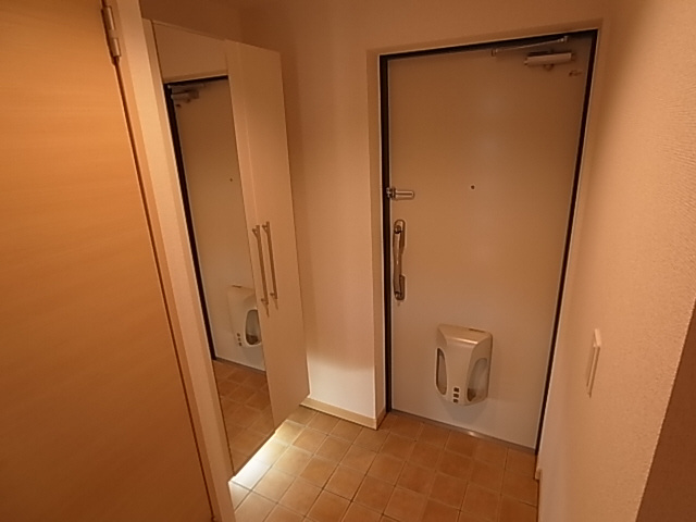 神戸市須磨区衣掛町４丁目の賃貸マンションの玄関|シューズボックス付き玄関