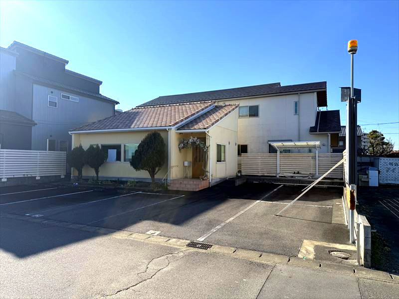 ６４７２９　江南市前飛保町西町事業用の外観