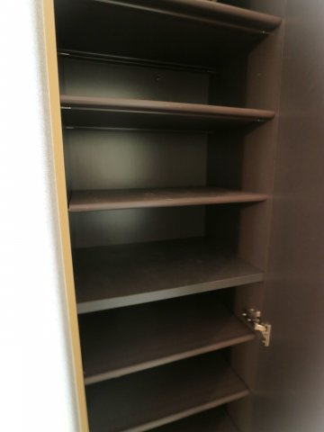 レーブフラッツの玄関|※他号室の写真です
シューズボックス