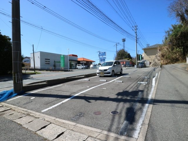 レーブフラッツの駐車場