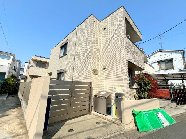 グラン・シャリオの外観|★閑静な住宅街、近隣にはコンビニ・ドラッグストアなどもございます★