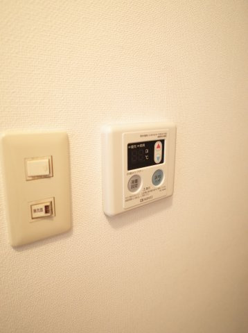 【浴室】 | ザ・ウエスト | 給湯機付で温度調節も簡単です☆