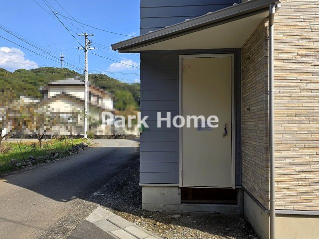 高知市朝倉丙 A号地 新築戸建ての玄関|2025.10月末：建築中