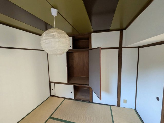 コーポタカハマの和室