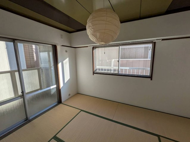 コーポタカハマの和室