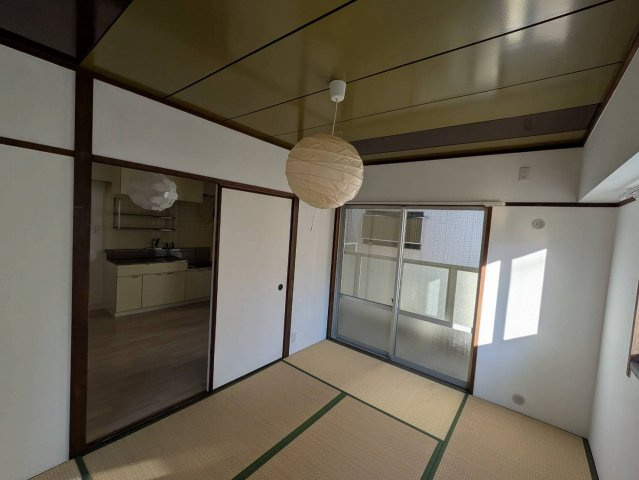 コーポタカハマの和室