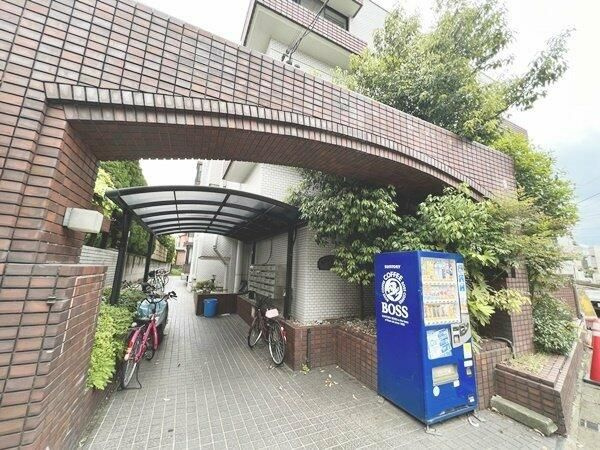 ローズガーデン１番館のエントランス