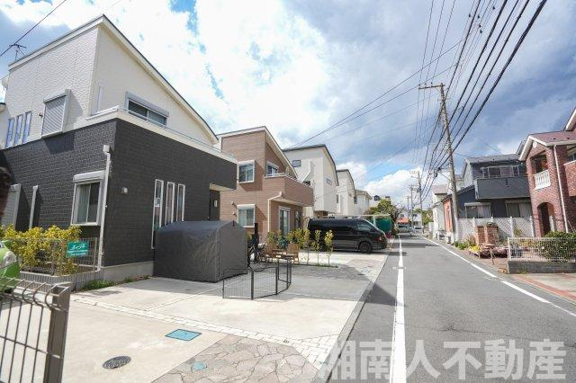 藤沢市片瀬海岸３丁目戸建ての前面道路含む現地写真|前面道路含む現地写真です