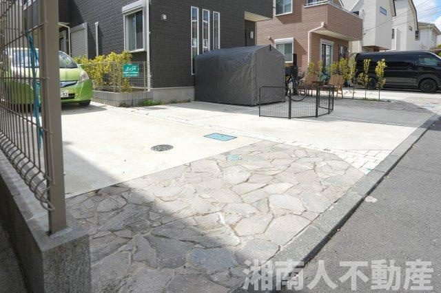 藤沢市片瀬海岸３丁目戸建ての駐車場|駐車場に車を止められます