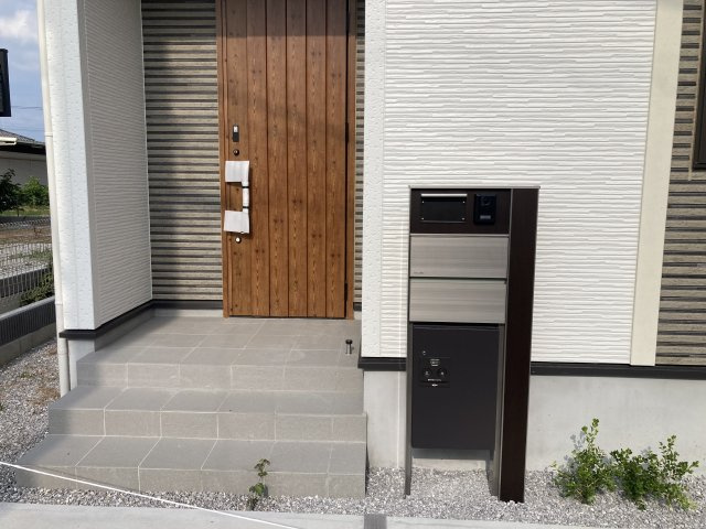 ブルーミングガーデン前橋市上新田町　５号棟　の玄関|おしゃれな玄関に仕上がっています♪モニター付きインターホンも標準装備！