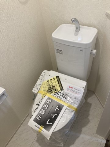 ブルーミングガーデン前橋市上新田町　５号棟　のトイレ|2階トイレです。清潔感のある白を基調としています。