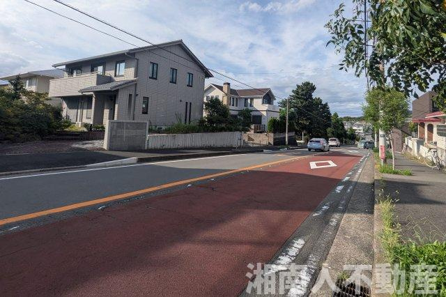藤沢市片瀬山４丁目戸建ての前面道路含む現地写真|前面道路含む現地写真です