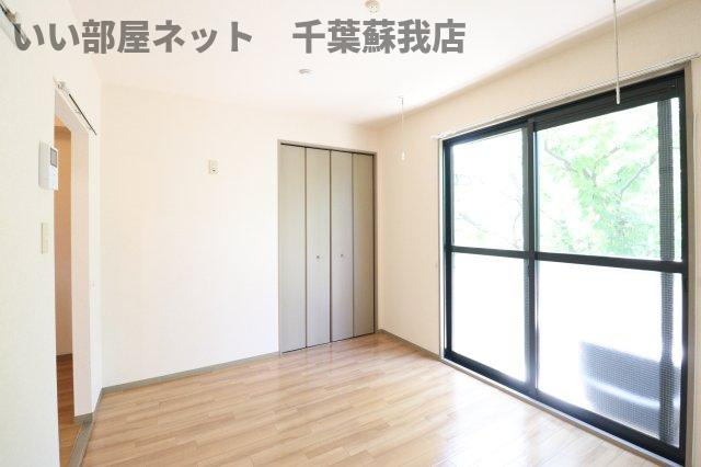 サニーハウスＳの居間・リビング|こちらのリビングで趣味の時間をお楽しみください