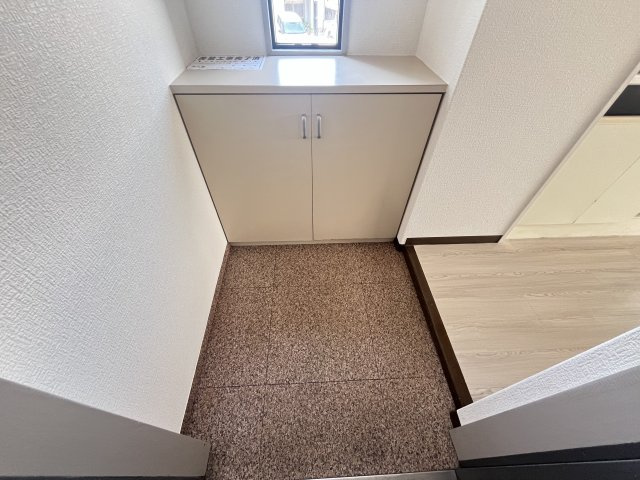 ピソ・デ・ホベンの玄関|同物件別部屋イメージ写真