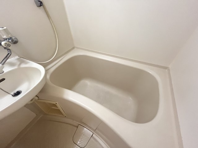 ピソ・デ・ホベンの浴室|同物件別部屋イメージ写真