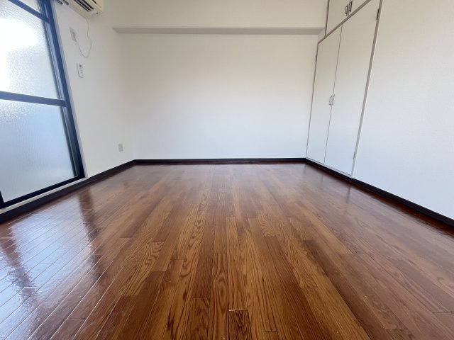 ピソ・デ・ホベンの居間・リビング|同物件別部屋イメージ写真