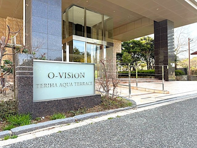 オーヴィジョン照葉アクアテラスのエントランス