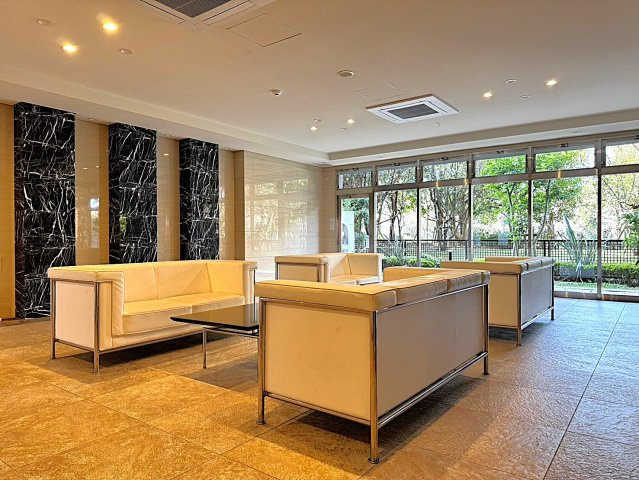 オーヴィジョン照葉アクアテラスのエントランス