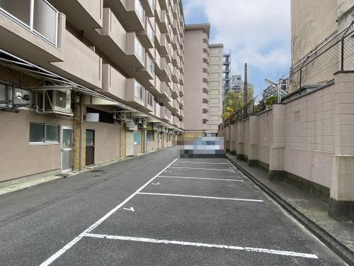 メガロコープ西陣A棟の駐車場