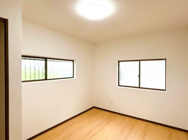 えびの市大字小田の中古一戸建の洋室