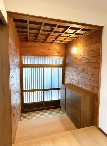 えびの市大字小田の中古一戸建の玄関