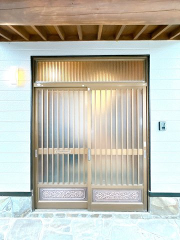 えびの市大字小田の中古一戸建の玄関