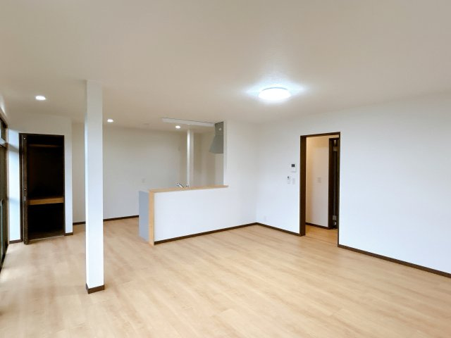 えびの市大字小田の中古一戸建の居間・リビング