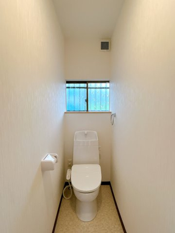 えびの市大字小田の中古一戸建のトイレ