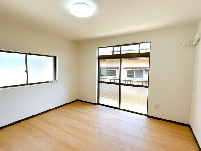 えびの市大字小田の中古一戸建の洋室