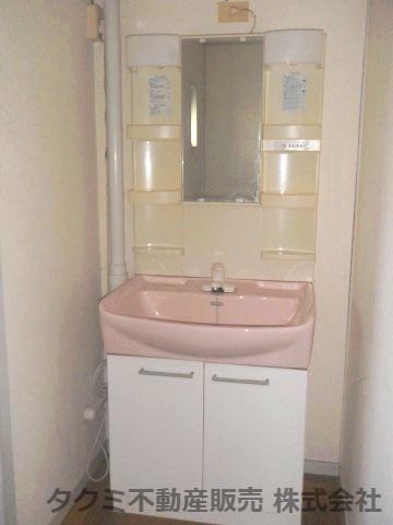 垂水高丸住宅　２号棟の独立洗面台